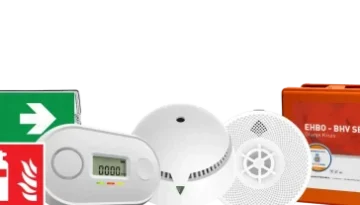 Assortiment brandpreventie: brandblussers, noodverlichting, melders, EHBO-koffer en blusdeken